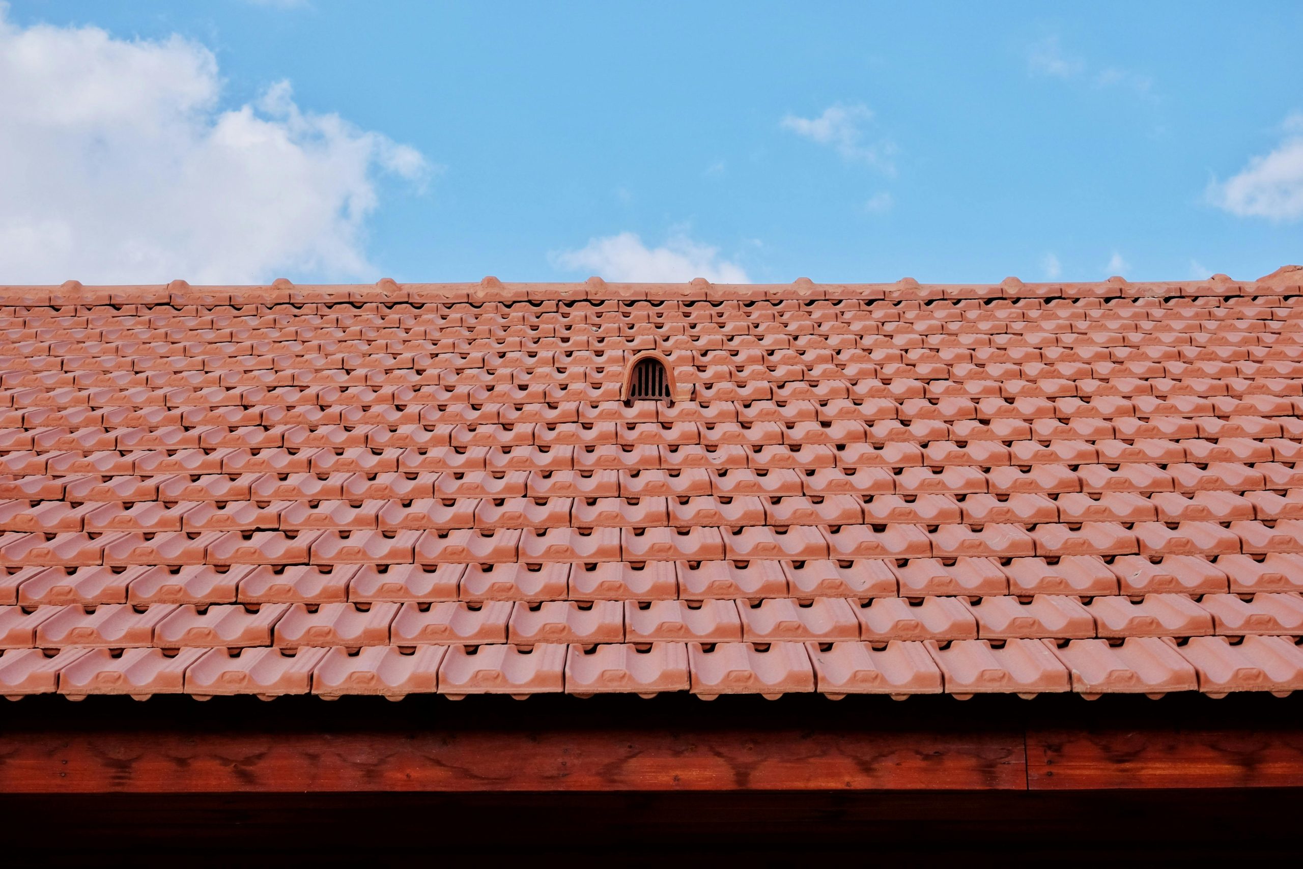 Read more about the article Sunlight vs. Shingles: The Science of UV Protection for Your Florida Roof